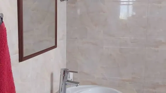 Rento tres habitaciones en el ❤️ del vedado,cada una con su baño, tiene respaldo energético.