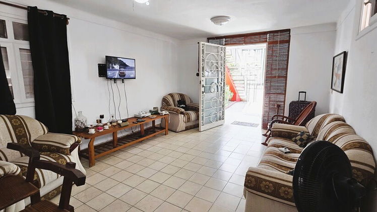 House (ground floor of a two-story building) with 3 bedrooms and 2 bathrooms in Nuevo Vedado