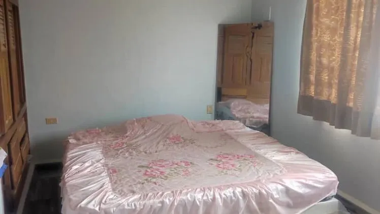 CASA GRANDE EN REGLA! 4 CUARTOS Y 2 BAÑOS - LISTA PARA VIVIR (CON TODO DENTRO)