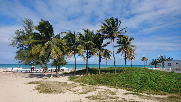 Sale of house in Guanabo ideal for repair or remodel 3 blocks from the beach