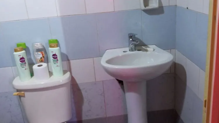Vendo apartamento a una cuadra del lido, en un segundo piso y placa libre cercada y techada de 2 cuartos uno de ellos co