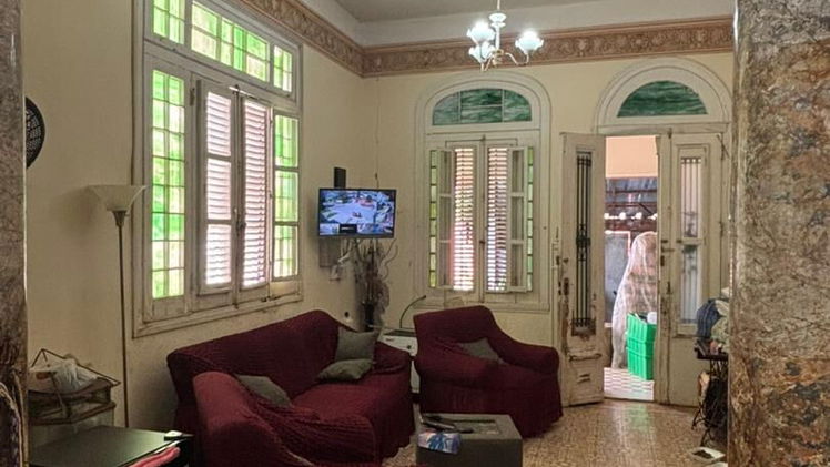 Casa amplia con garaje y enrrejada en el Vedado