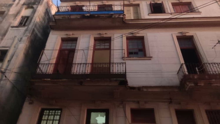 APARTAMENTO CAPITALISTA CON BALCÓN EN LAWTON (A PASOS DE 10 DE OCTUBRE)