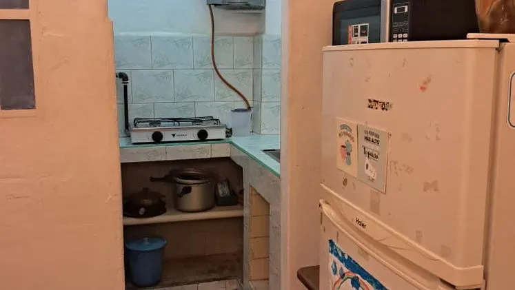Se alquila apartamento de 1 cuarto en el Vedado. Por largo plazo. Amueblado