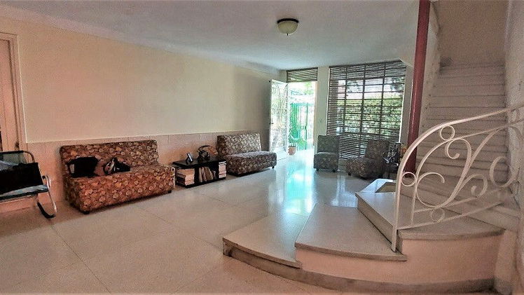 Casa de 4/4 c/terreno, amueblada, en la Víbora (VB-42)