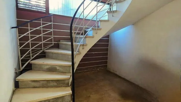 Casa Totalmente independiente Nuevo Vedado 430 m2 Año 1956 6/4 en 160mil 53582376