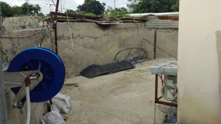 Se vende la casa con todo lo que tiene dentro ojo (menos la moto)