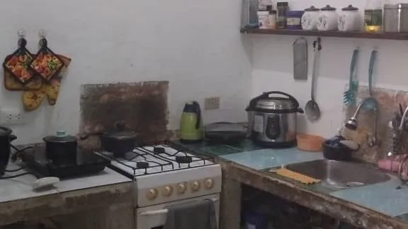 *$10.500usd.  AJUSTE CON $ EN MANO. En venta apartamento de placa puerta de calle de un edificio en Guanabacoa.