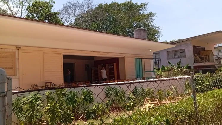 Se renta Casa grande completa vacía para negocio cerca de Palco. 500usd 53582376