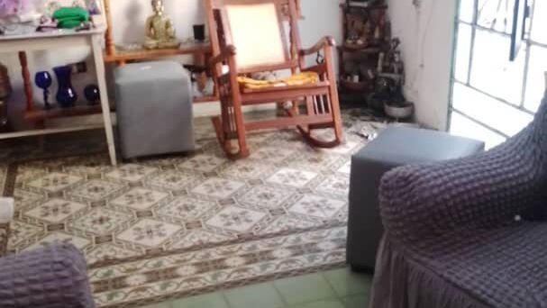 Casa en Centro Habana cerca de Infanta y Neptuno