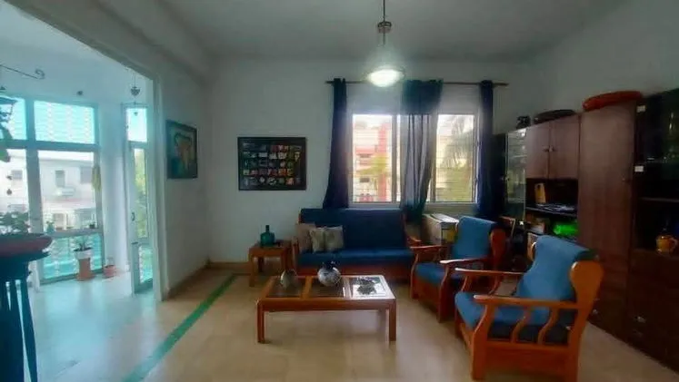 APARTAMENTO DE LOS AÑOS 50 DE ESQUINA! Gran Distribución en Línea y 12, Vedado !!!