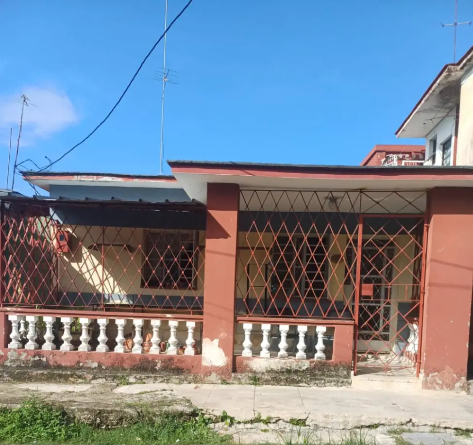 Casa Grande de 3 cuartos con espacio para ampliarse o posibilidad de hacer 2 casas amplias